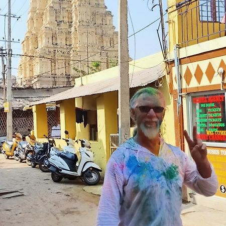 Mahesh Guest House Hampi Buitenkant foto