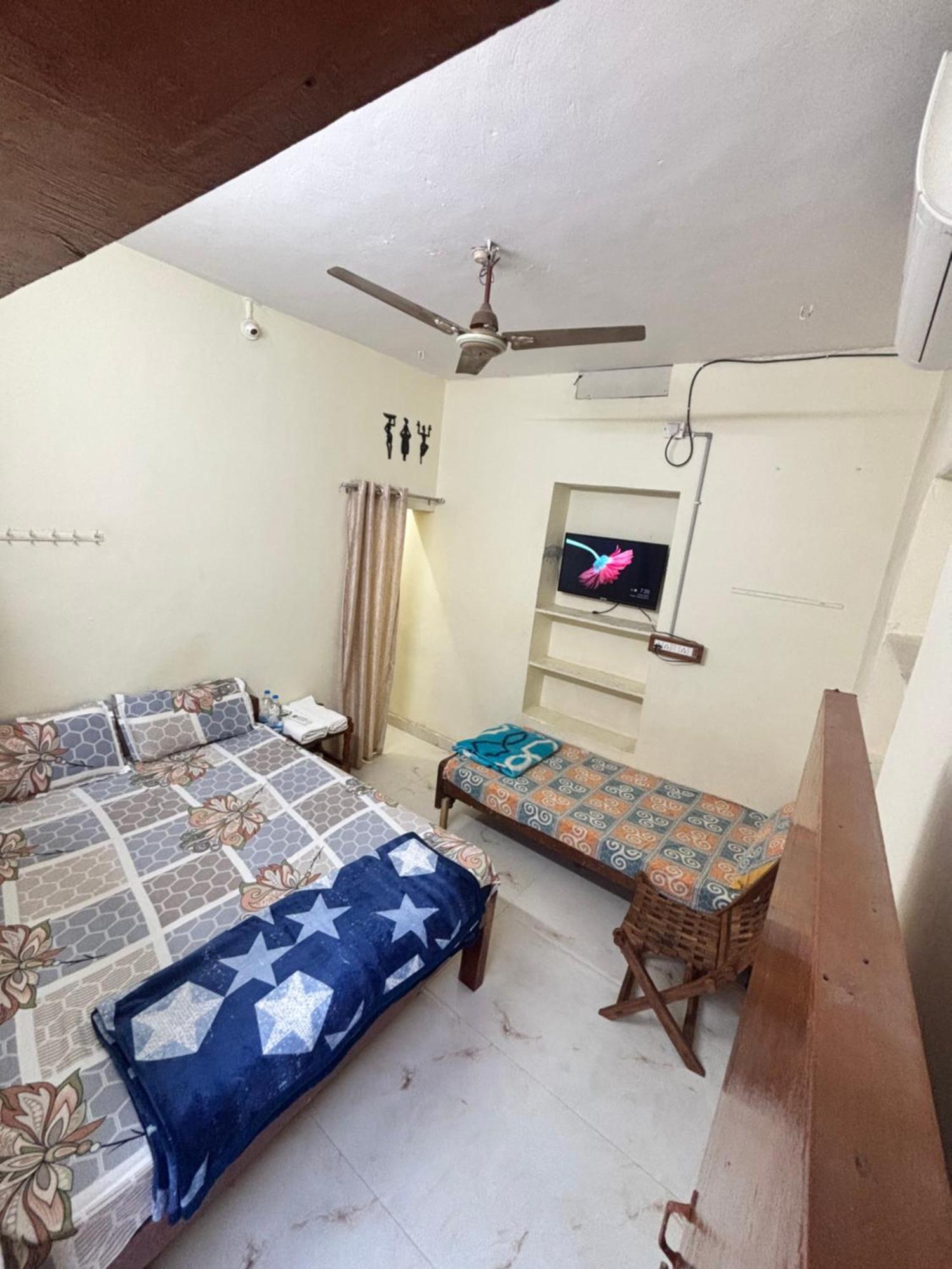 Mahesh Guest House Hampi Buitenkant foto